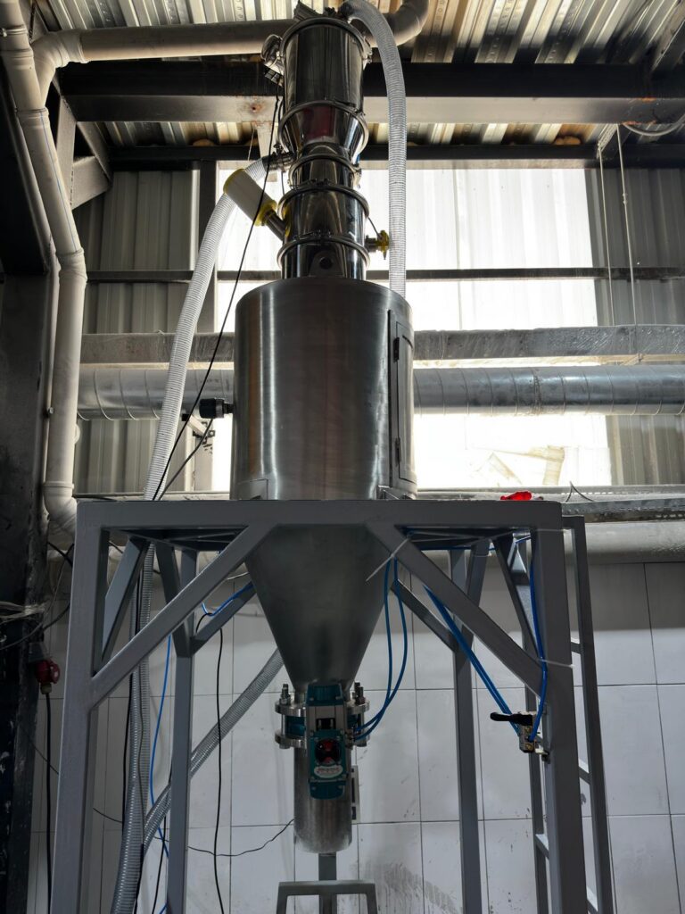 Toz hammadde vakum cihazı ve silo kurulumu